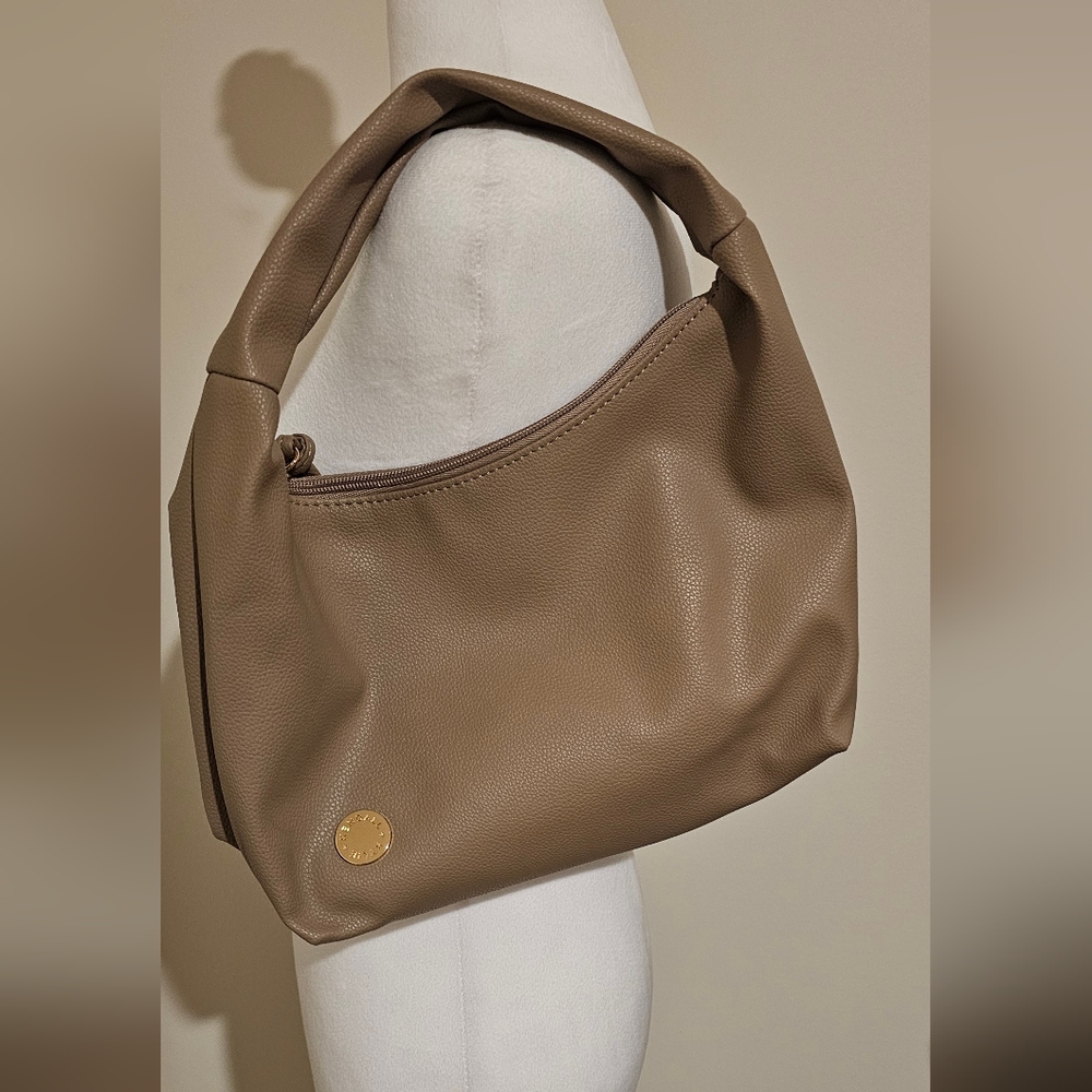 Tan Kendall and Kylie Shoulder purse.